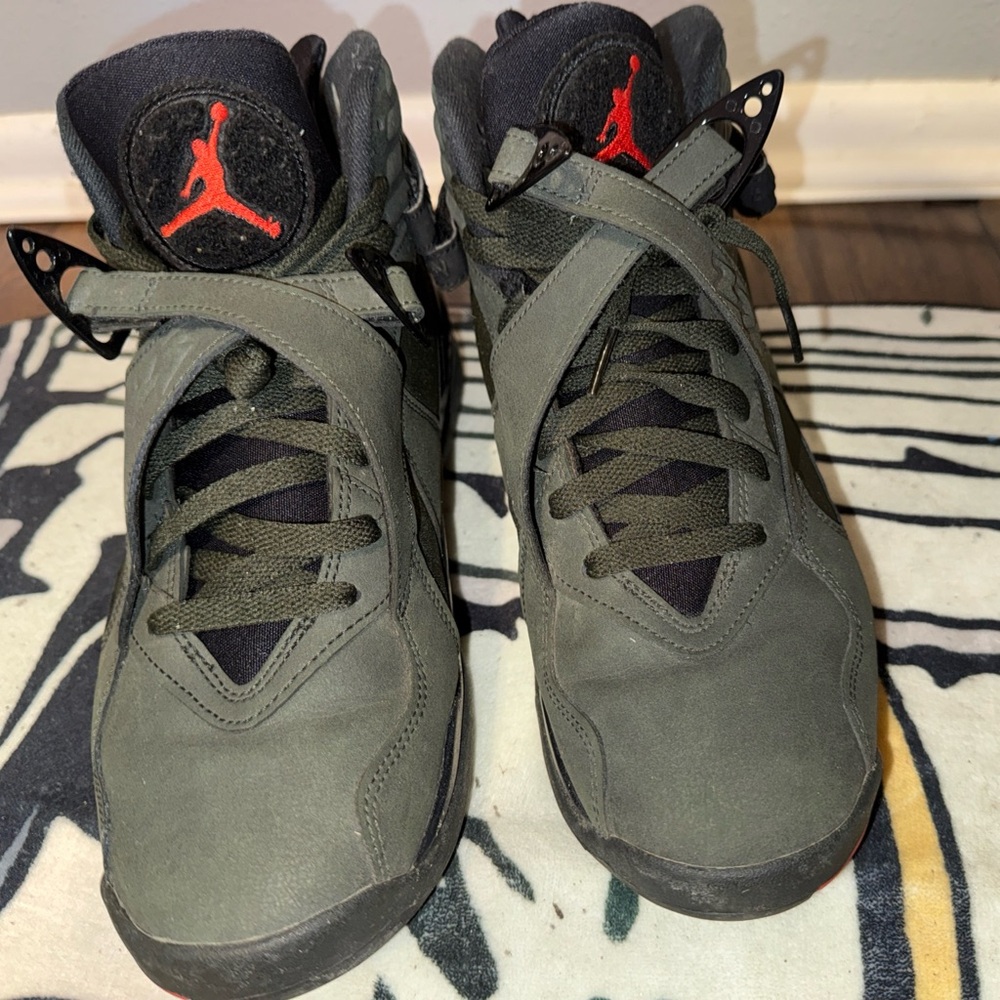 Air Jordan Sneakers in Olive and Black Jordan 8s  sz 10 men’s